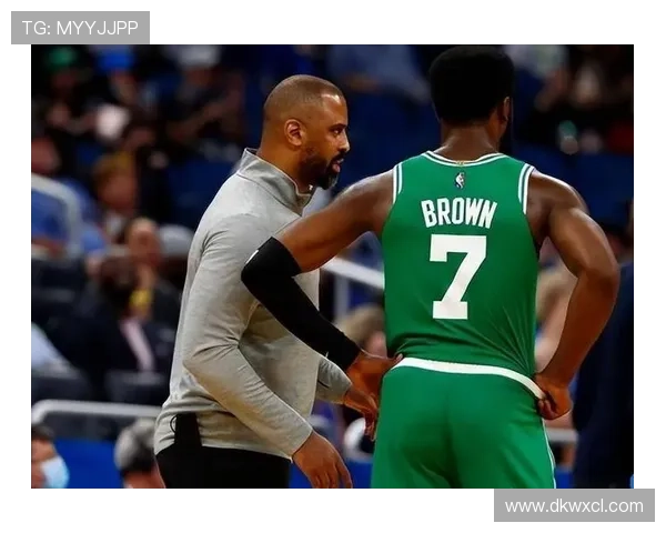 阿门回应小贾巴里与奥萨尔冲突称双方若有矛盾应自行解决